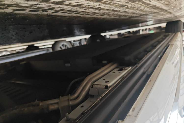 Used Denza D9 2024 DM-i 970 Luxury Model Chassis Rear Left