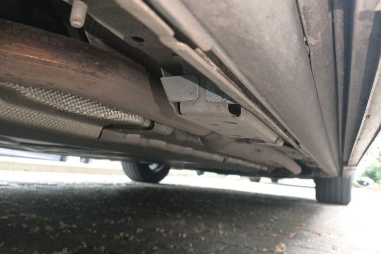 Used Denza D9 2024 DM-i 980 Four-Wheel Drive Flagship Model Chassis Rear Right
