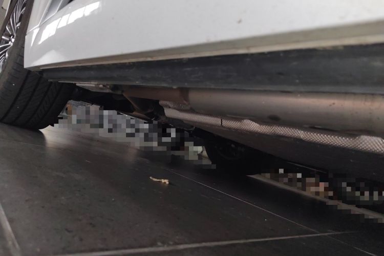 Used Denza D9 2024 DM-i 980 Four-Wheel Drive Flagship Model Chassis Rear Right