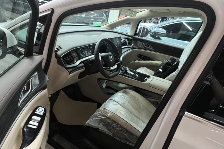 Used Denza D9 2024 DM-i 980 Four-Wheel Drive Prestige Model Driver Seat
