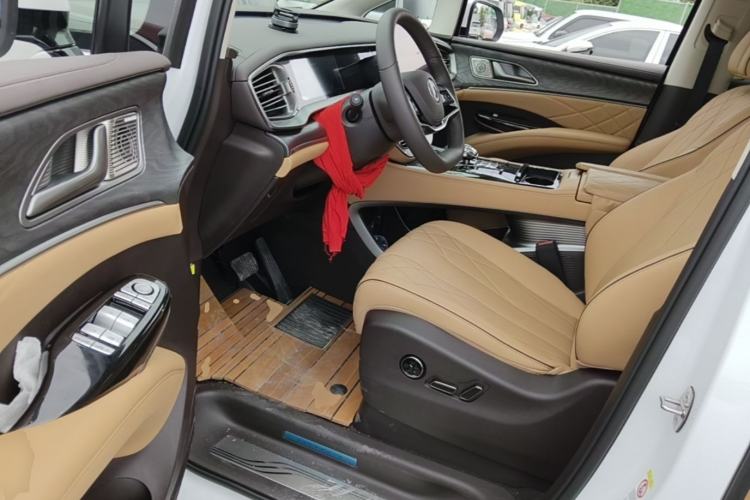 Used Denza D9 2024 EV 620 Premium Model Driver Seat