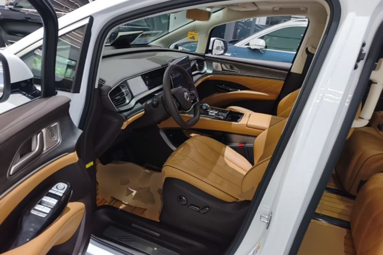 Used Denza D9 2024 DM-i 1050 Luxury Model Driver Seat