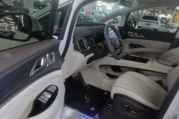 Used Denza D9 2024 DM-i 980 Four-Wheel Drive Prestige Model Driver Seat