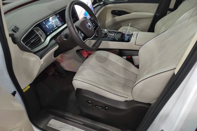 Used Denza D9 2024 DM-i 980 Four-Wheel Drive Flagship Model Driver Seat