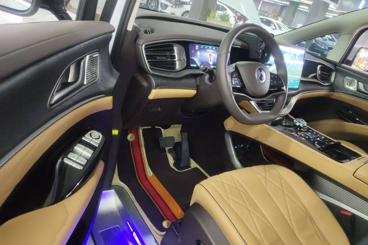 Used Denza D9 2024 DM-i 970 Luxury Model Driver Seat