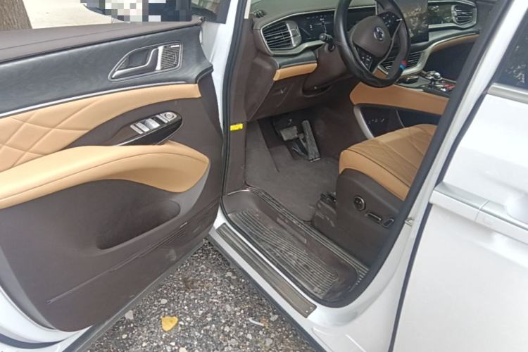 Used Denza D9 2024 DM-i 1050 Luxury Model Driver Seat