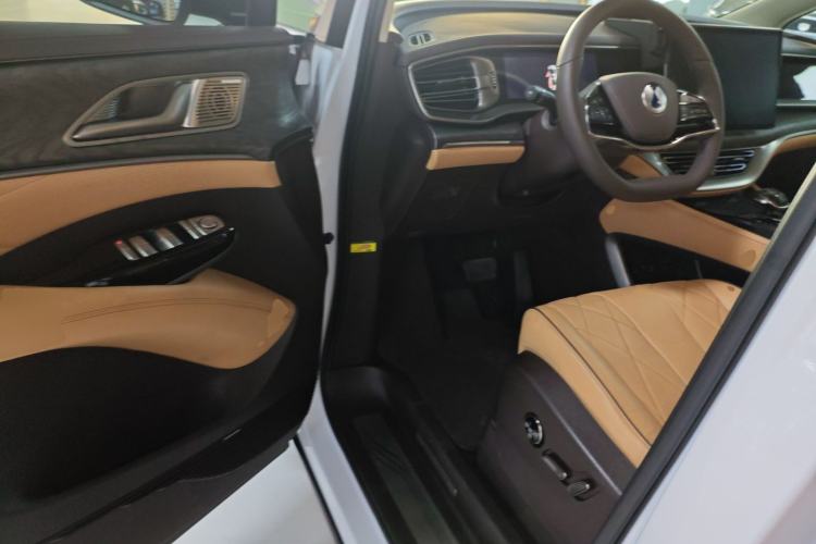 Used Denza D9 2024 DM-i 1050 Luxury Model Driver Seat