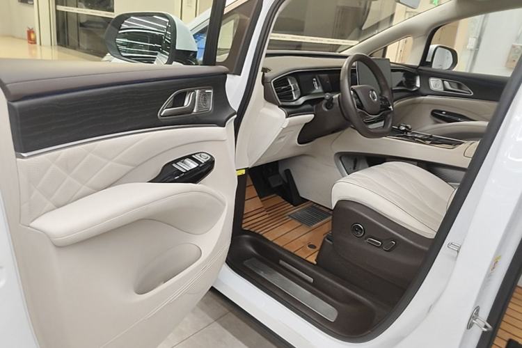 Used Denza D9 2024 DM-i 980 Four-Wheel Drive Prestige Model Driver Seat