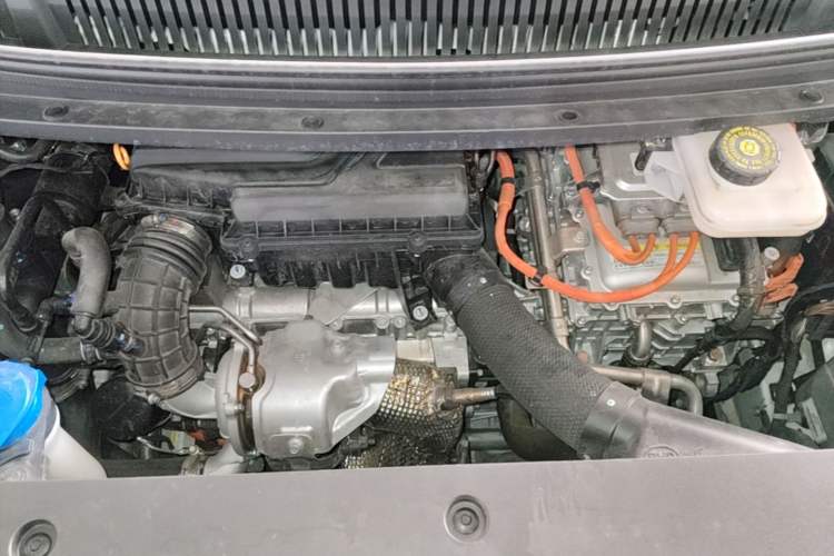 Used Denza D9 2024 DM-i 980 Four-Wheel Drive Flagship Model Engine Bay