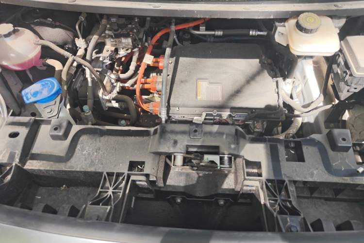 Used Denza D9 2024 EV 600 Four-Wheel-Drive Flagship Model Engine Bay