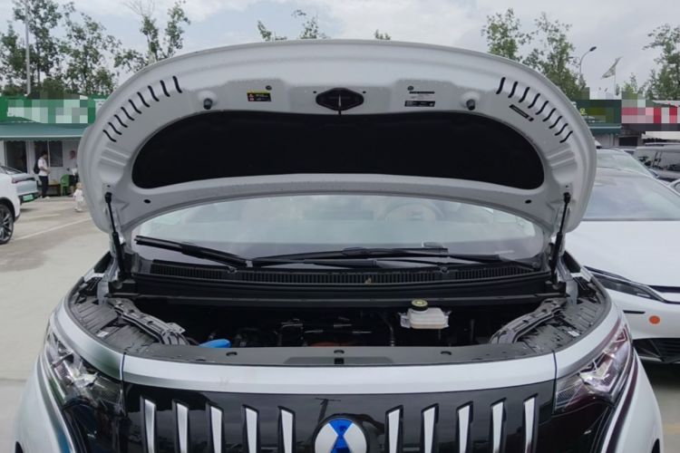 Used Denza D9 2024 EV 620 Premium Model Engine Bay