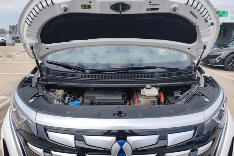 Used Denza D9 2024 DM-i 980 Four-Wheel Drive Flagship Model Engine Bay