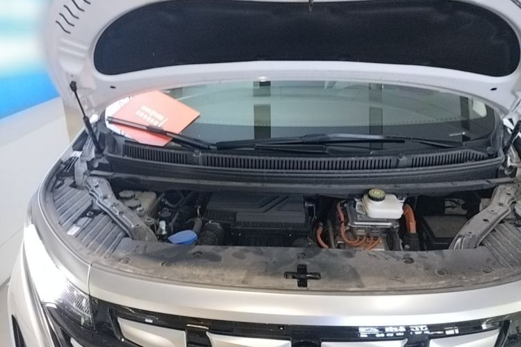Used Denza D9 2024 DM-i 1050 Luxury Model Engine Bay