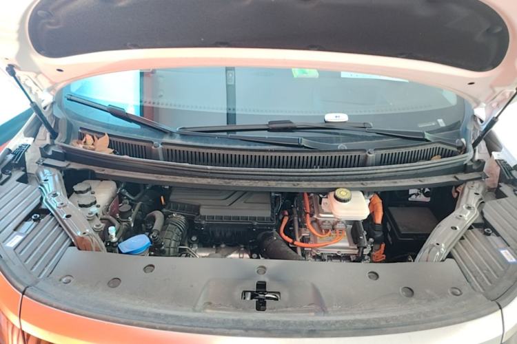 Used Denza D9 2024 DM-i 980 Four-Wheel Drive Prestige Model Engine Bay
