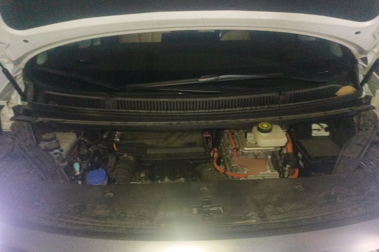 Used Denza D9 2024 DM-i 980 Four-Wheel Drive Prestige Model Engine Bay