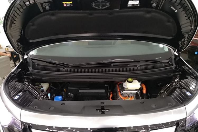 Used Denza D9 2024 DM-i 980 Four-Wheel Drive Prestige Model Engine Bay