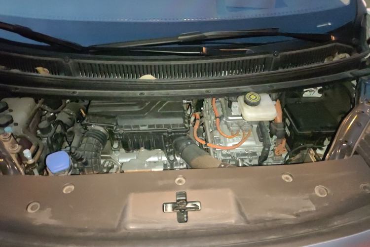 Used Denza D9 2024 DM-i 980 Four-Wheel Drive Flagship Model Engine Bay
