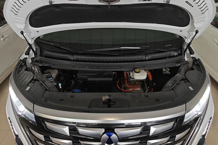 Used Denza D9 2024 DM-i 1050 Luxury Model Engine Bay