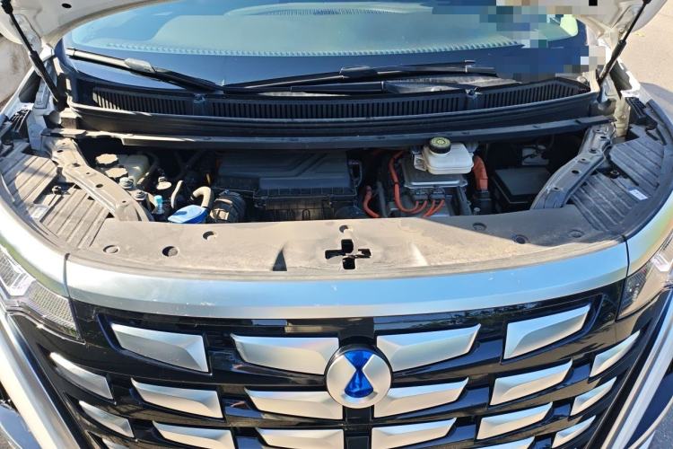 Used Denza D9 2024 DM-i 1050 Luxury Model Engine Bay