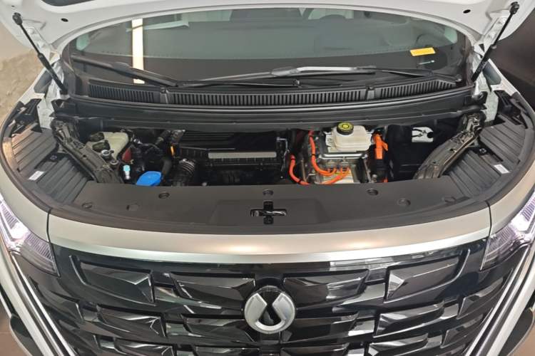 Used Denza D9 2024 DM-i 980 Four-Wheel Drive Prestige Model Engine Bay
