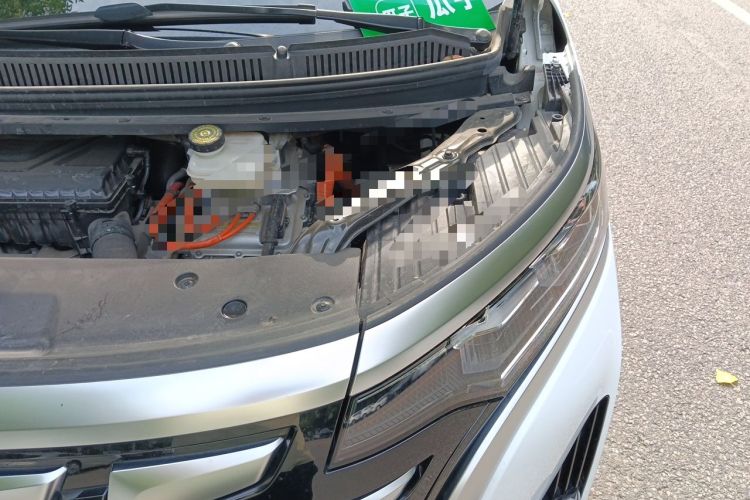 Used Denza D9 2024 DM-i 1050 Luxury Model Engine Bay Left