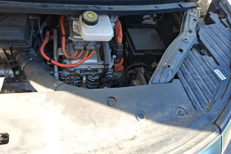 Used Denza D9 2024 DM-i 1050 Luxury Model Engine Bay Left