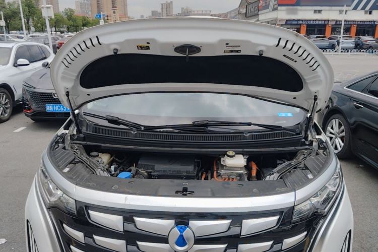 Used Denza D9 2024 DM-i 1050 Luxury Model Engine Bay