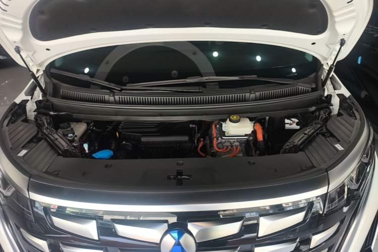 Used Denza D9 2024 DM-i 980 Four-Wheel Drive Prestige Model Engine Bay
