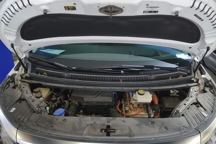 Used Denza D9 2024 DM-i 980 Four-Wheel Drive Prestige Model Engine Bay