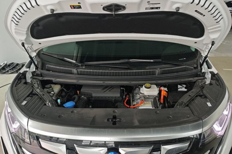Used Denza D9 2024 DM-i 970 Luxury Model Engine Bay
