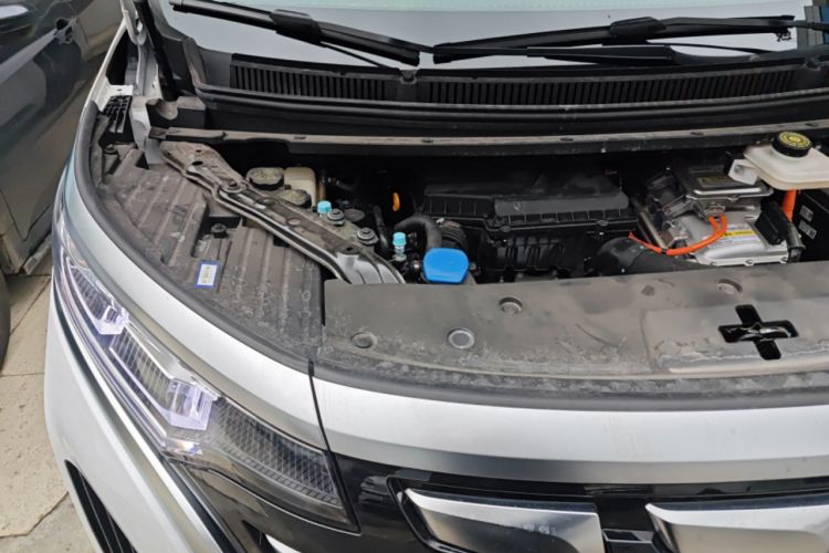 Used Denza D9 2024 DM-i 970 Luxury Model Engine Bay Right