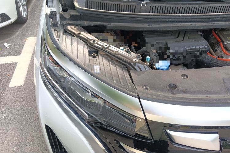 Used Denza D9 2024 DM-i 1050 Luxury Model Engine Bay Right