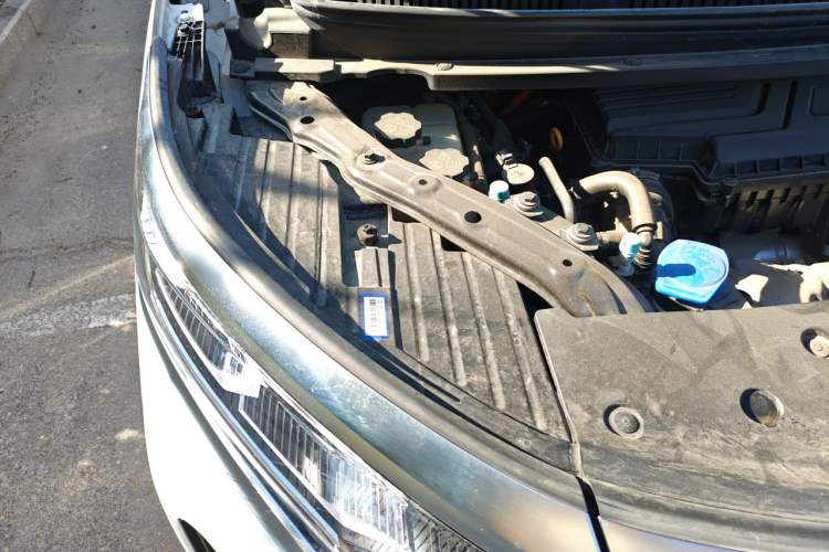 Used Denza D9 2024 DM-i 1050 Luxury Model Engine Bay Right