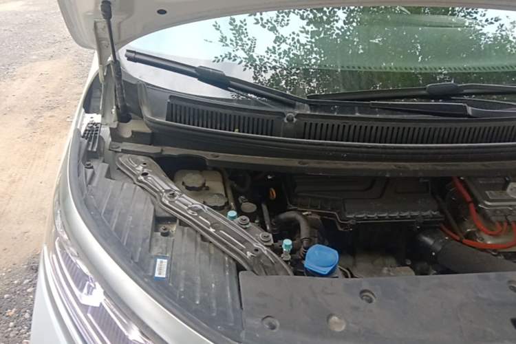 Used Denza D9 2024 DM-i 1050 Luxury Model Engine Bay Right