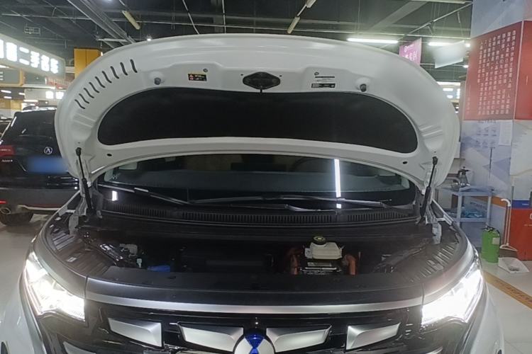 Used Denza D9 2024 DM-i 980 Four-Wheel Drive Prestige Model Engine Bay