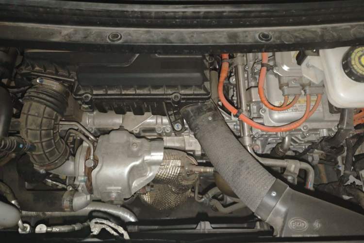 Used Denza D9 2024 DM-i 1050 Luxury Model Engine Bay
