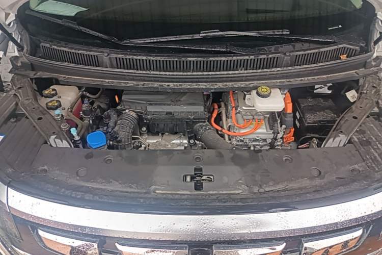 Used Denza D9 2024 DM-i 980 Four-Wheel Drive Flagship Model Engine Bay