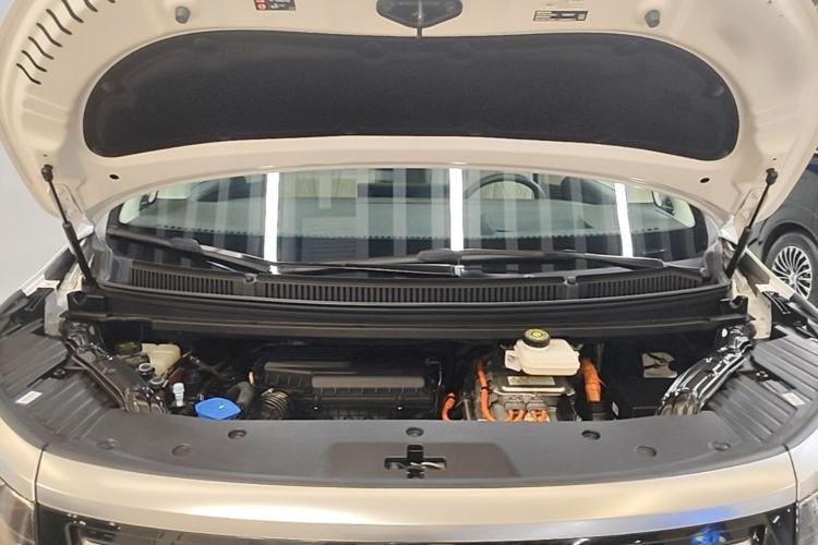 Used Denza D9 2024 DM-i 980 Four-Wheel Drive Prestige Model Engine Bay