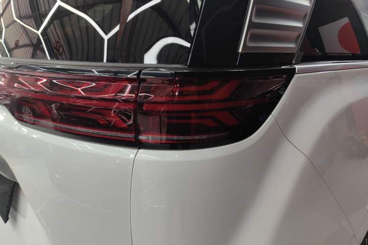 Used Denza D9 2024 DM-i 970 Luxury Model Exterior 6