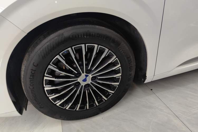 Used Denza D9 2024 DM-i 970 Luxury Model Exterior 7