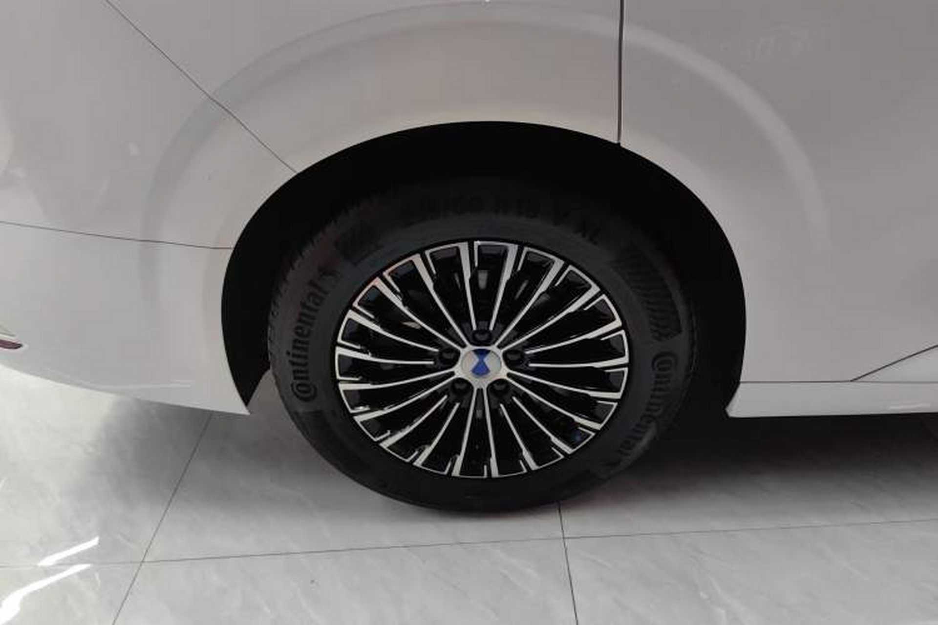 Used Denza D9 2024 DM-i 970 Luxury Model Exterior 8