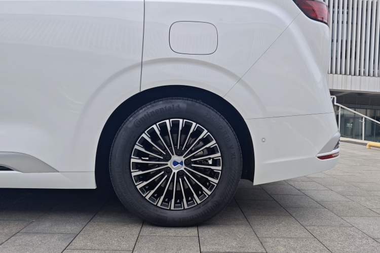 Used Denza D9 2024 DM-i 980 Four-Wheel Drive Flagship Model Exterior 9