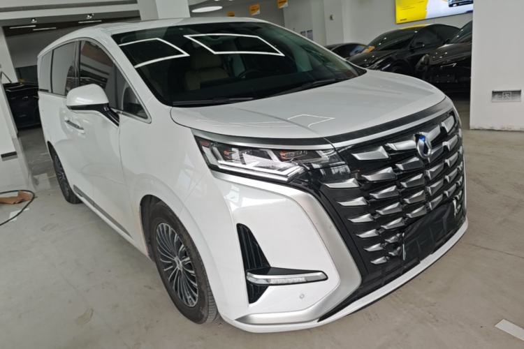Used Denza D9 2024 DM-i 970 Luxury Model Front Right 45 Deg