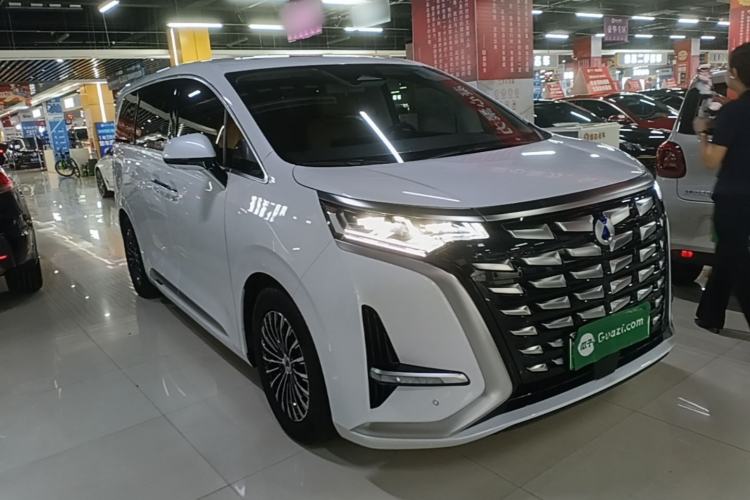 Used Denza D9 2024 DM-i 980 Four-Wheel Drive Prestige Model Front Right 45 Deg