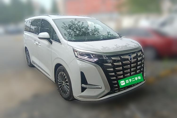 Used Denza D9 2024 DM-i 1050 Luxury Model Front Right 45 Deg