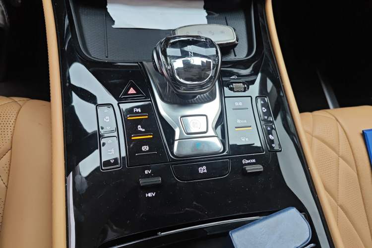 Used Denza D9 2024 DM-i 970 Luxury Model Gear Lever