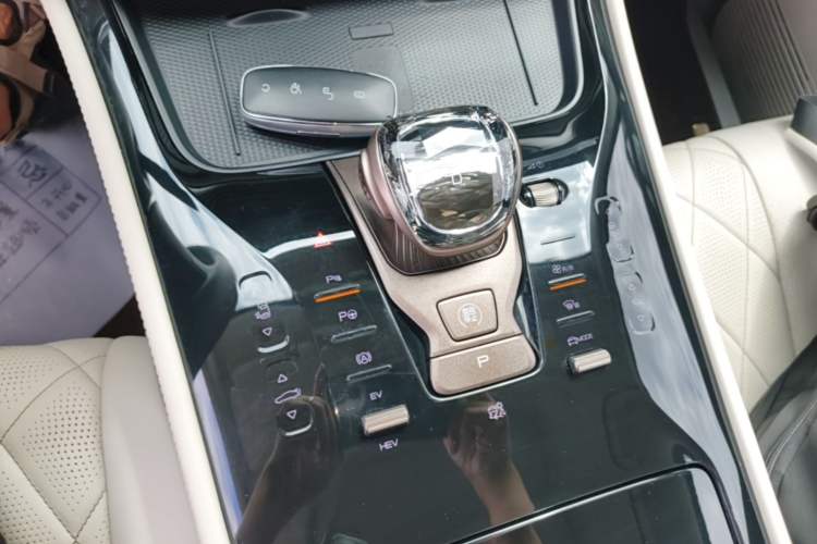 Used Denza D9 2024 DM-i 980 Four-Wheel Drive Flagship Model Gear Lever