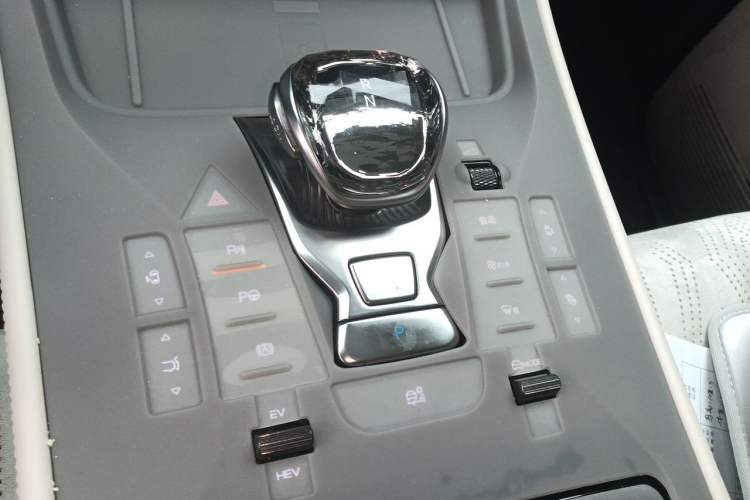 Used Denza D9 2024 DM-i 980 Four-Wheel Drive Flagship Model Gear Lever