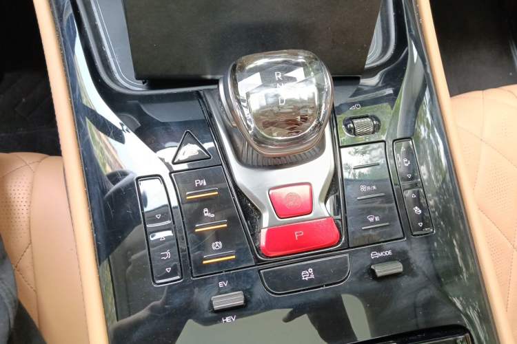 Used Denza D9 2024 DM-i 1050 Luxury Model Gear Lever