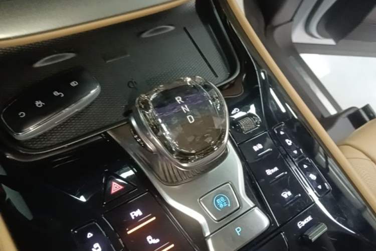 Used Denza D9 2024 DM-i 980 Four-Wheel Drive Prestige Model Gear Lever